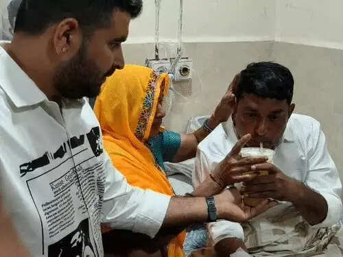 दस दिन बाद नरेश मीणा ने तोड़ा अनशन, मां और विधायक रविंद्र सिंह भाटी ने जूस पिलाकर कराया समाप्त
