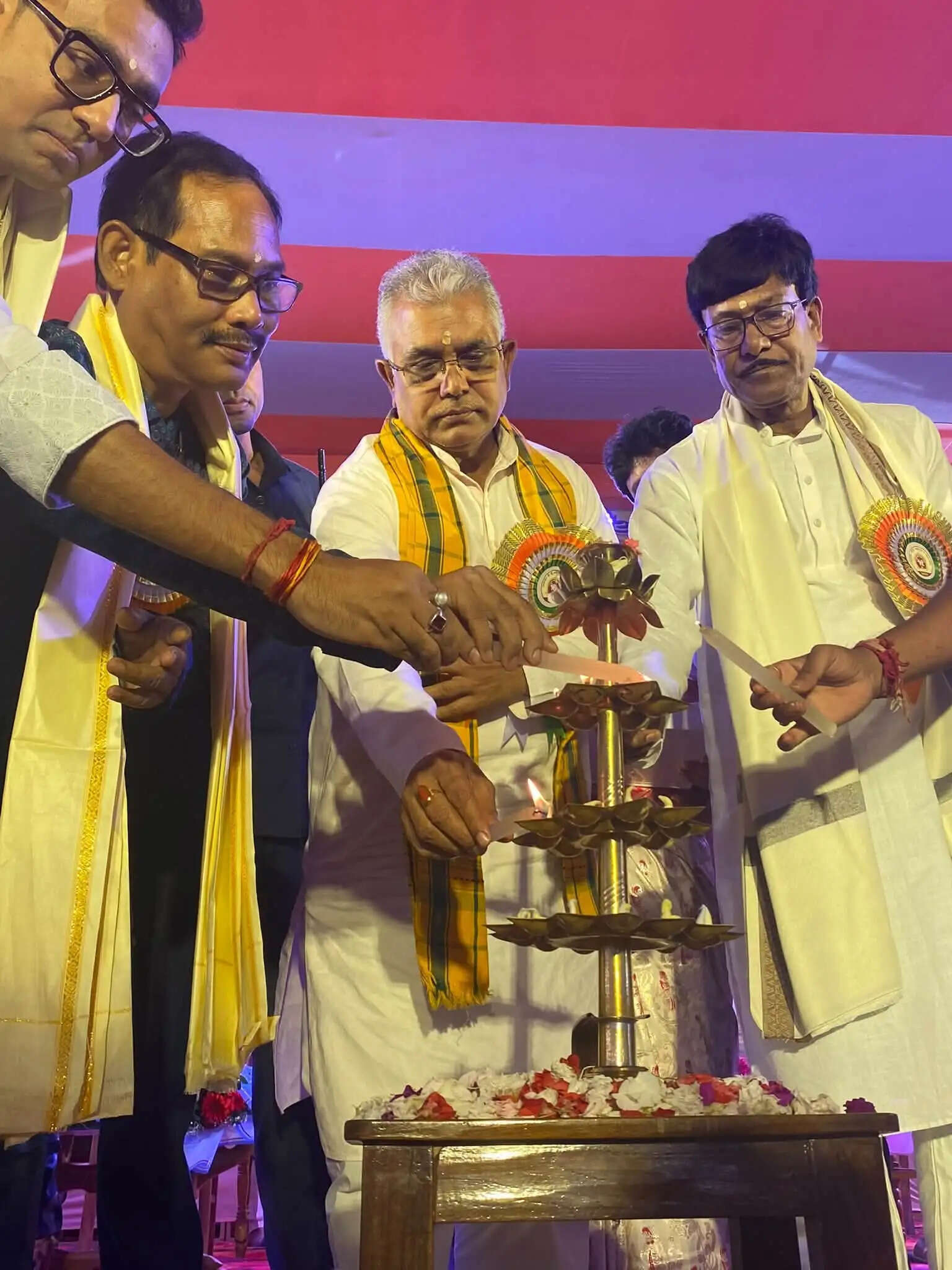 दासपुर में 75 वर्ष पुरानी लक्ष्मी पूजा एवं शरद मेले में शामिल हुए दिलीप घोष