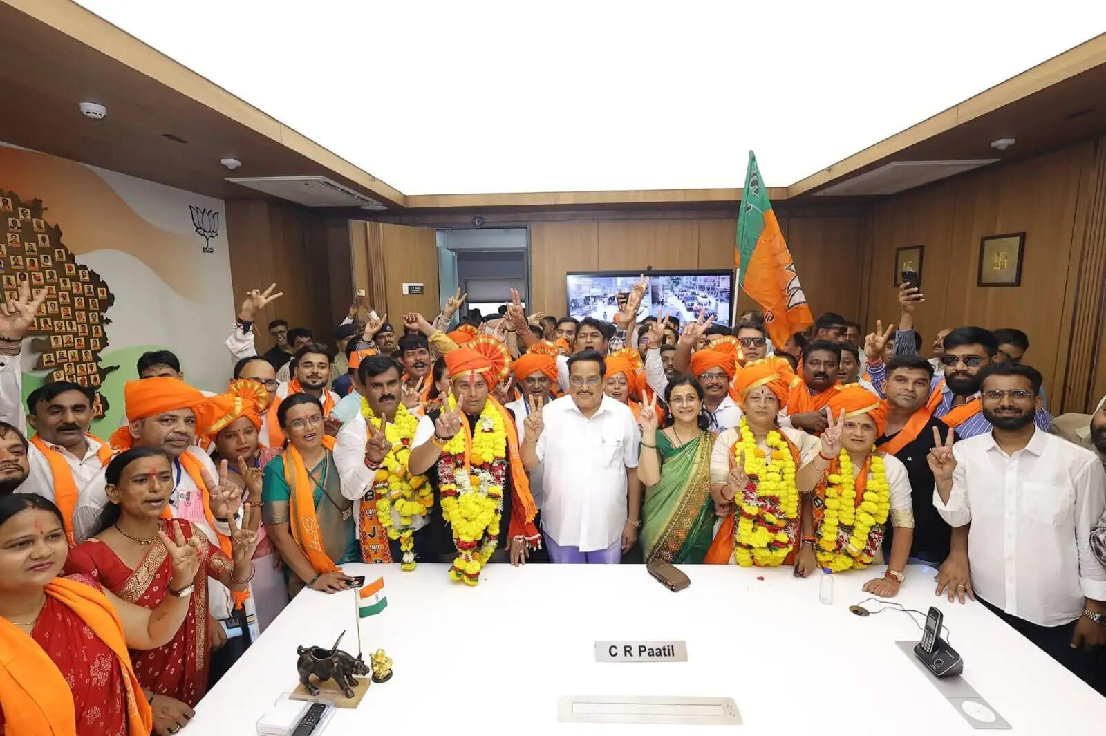 गुजरात की सभी 15 महानगरपालिकाओं में भाजपा ने अपना परचम लहराया