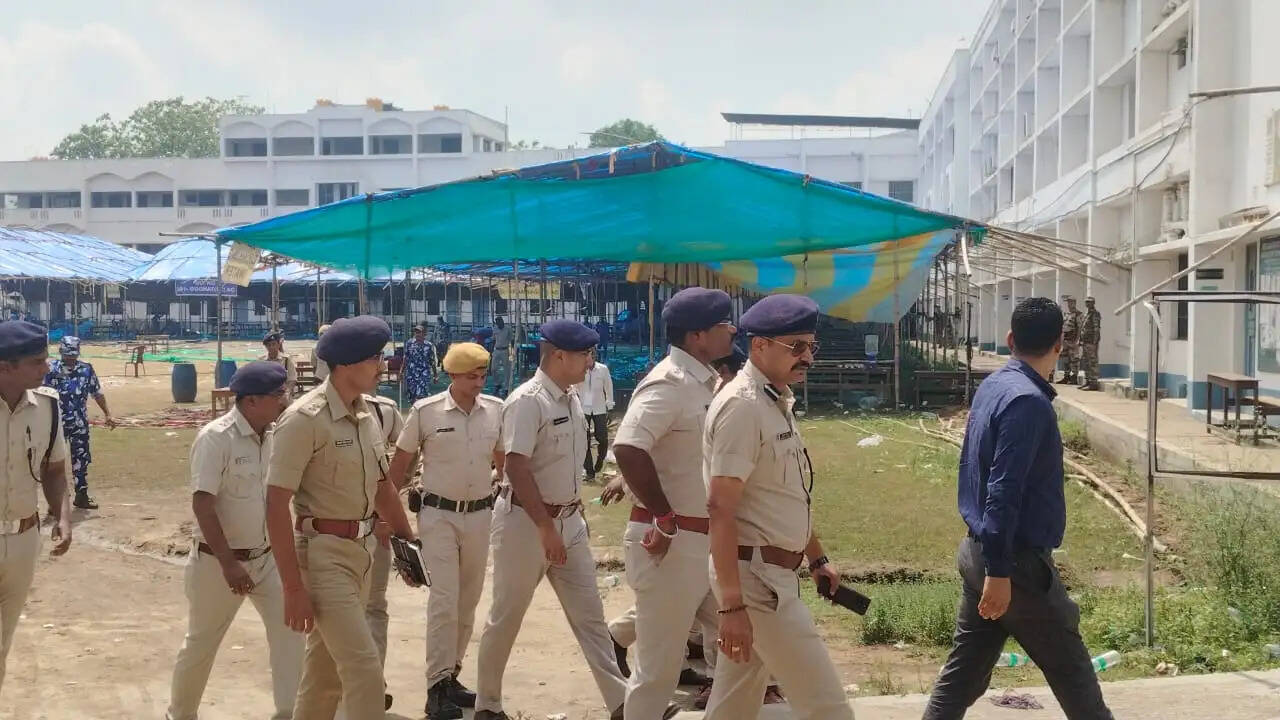 मतगणना से पहले आरामबाग में प्रशासन अलर्ट, सुरक्षा व्यवस्था का उच्चस्तरीय निरीक्षण