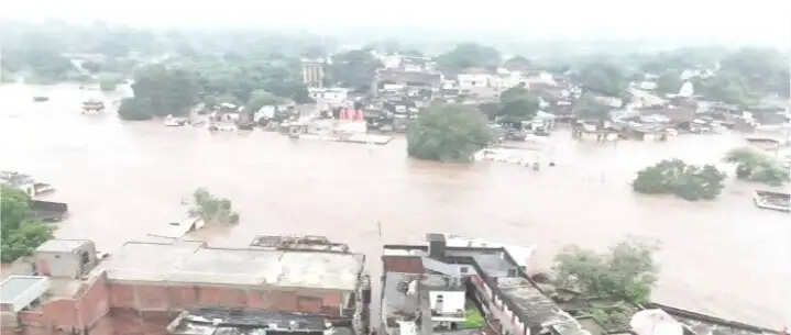 विंध्य में बाढ़ से बिगड़े हालात, बांधों के गेट खुलने से कई नदियां खतरे के निशान से ऊपर