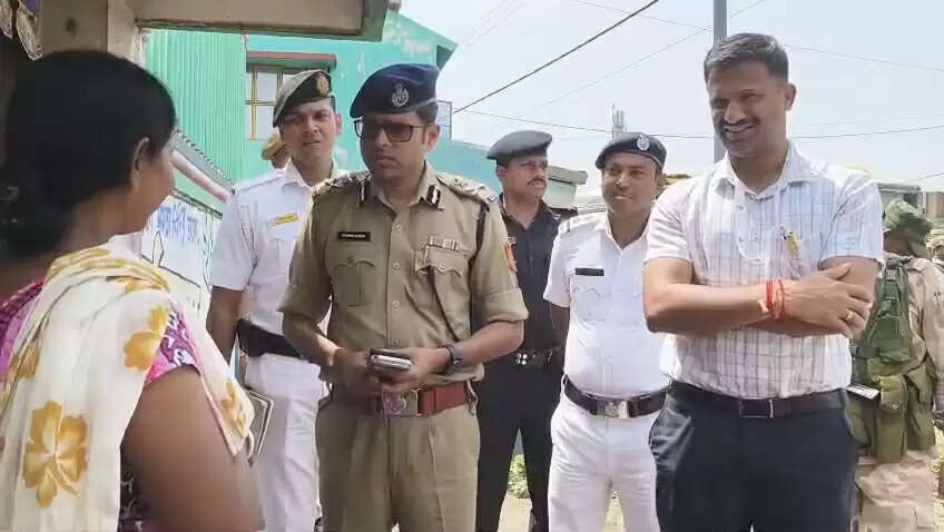 डीएम तथा सीपी ने पांडेश्वर विधानसभा क्षेत्र का संयुक्त रूप से किया दौरा
