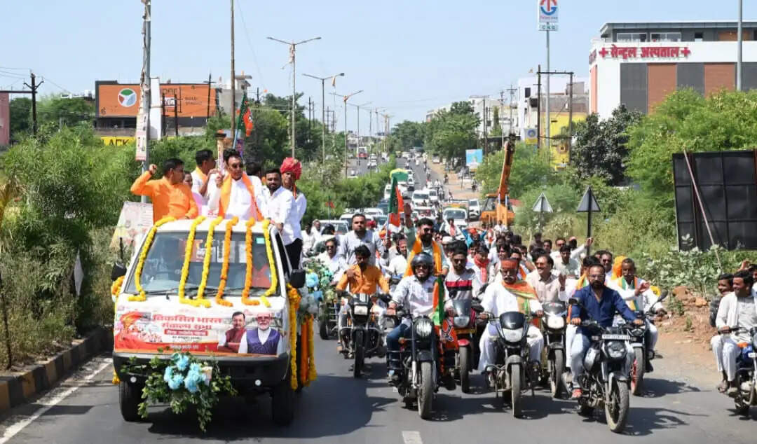 राजगढ़ः प्रधानमंत्री मोदी के 25 साल के सार्वजनिक जीवन पर ब्यावरा में निकली बाइक रैली, हजारों कार्यकर्ता हुए शामिल
