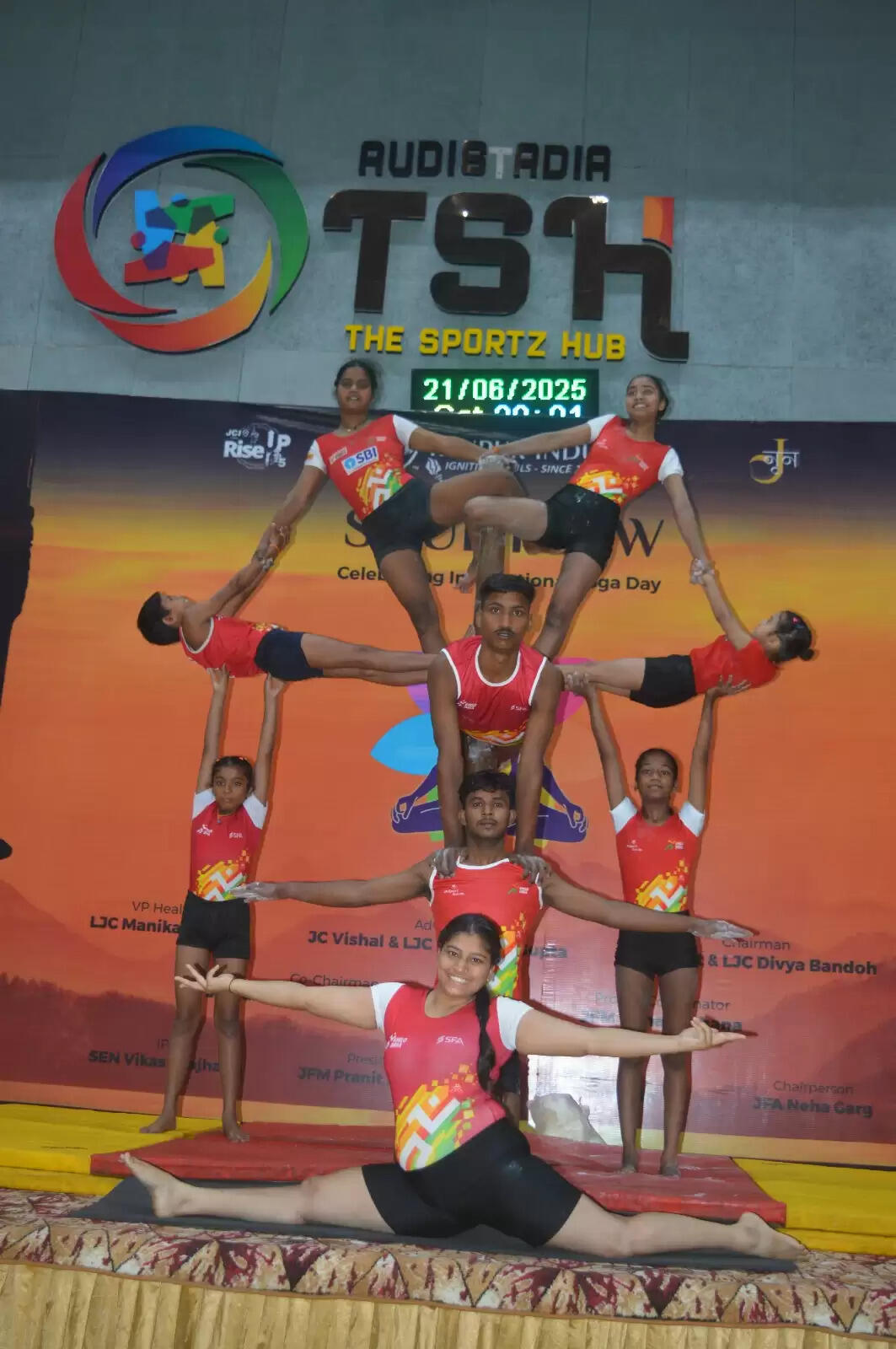 द स्पोर्ट्स हब में भव्य और सार्थक योग कार्यक्रम का हुआ आयोजन