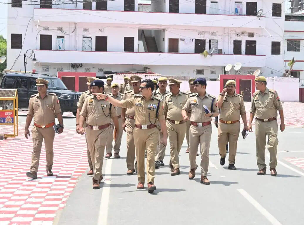 प्रधानमंत्री नरेन्द्र मोदी के वाराणसी आगमन की तैयारियों की समीक्षा, पुलिस कमिश्नर ने दिए दिशा—निर्देश