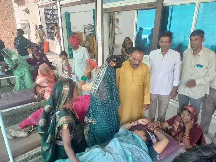 गंगोज कार्यक्रम में आवारा सांड घुसा, तीन महिलाएं घायल