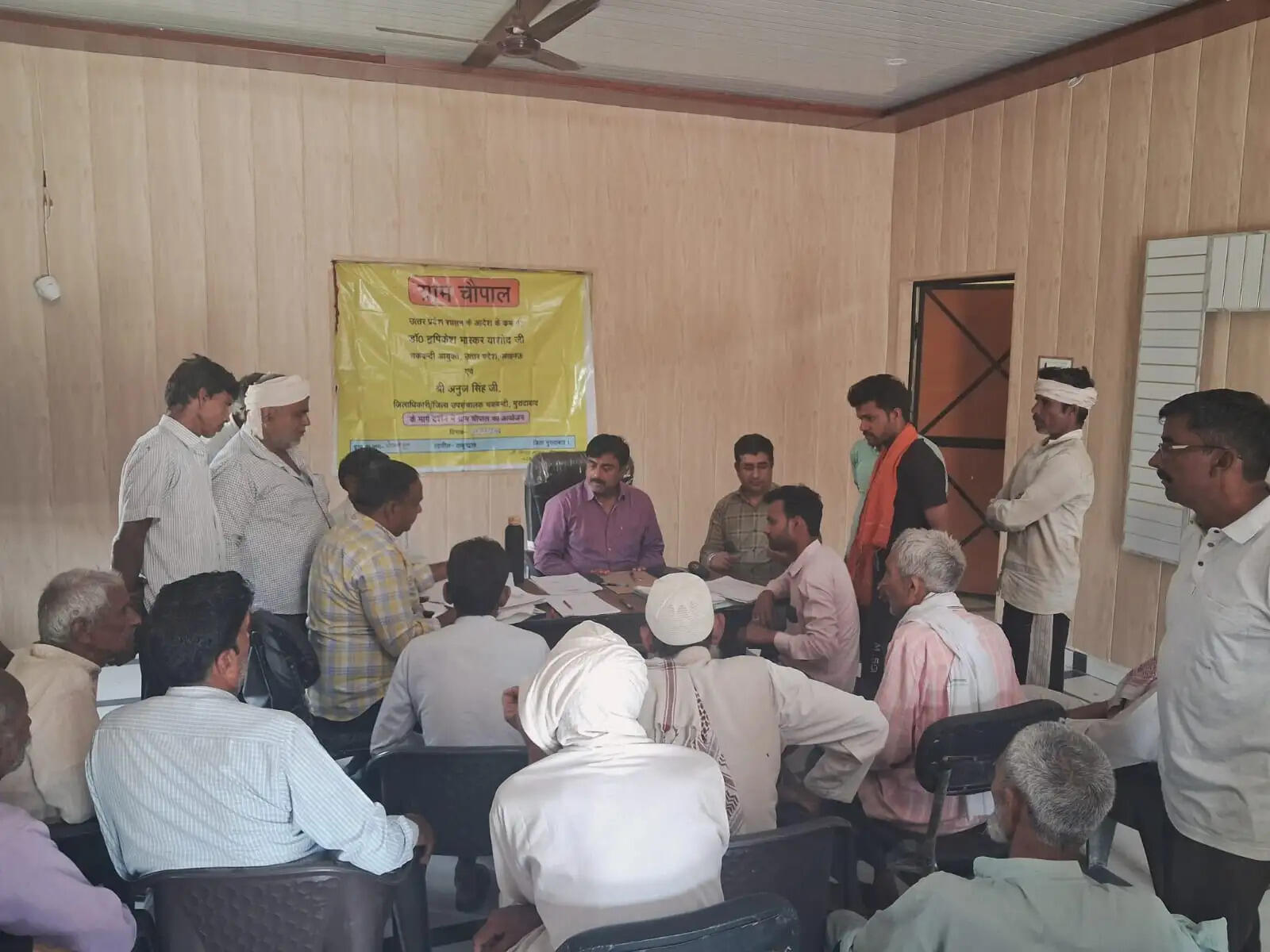 ग्राम चौपाल में ग्रामीणों ने रास्ते, मुख्यमार्ग, ग्राम पंचायत की उठाईं समस्याएं