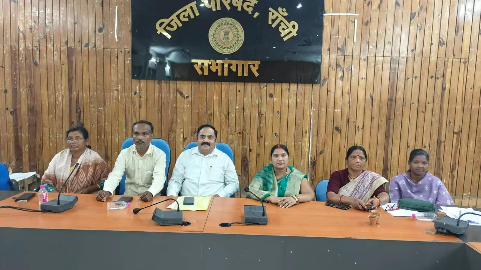 जिला परिषद अध्यक्ष के खिलाफ अविश्वास प्रस्ताव लाने की तैयारी, सदस्यों ने जताई गंभीर नाराजगी