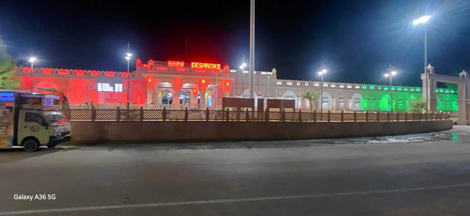 उत्तर पश्चिम रेलवे पर दिखा देशभक्ति का रंग