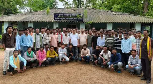 बीजापुर के 12 रेशम हितग्राहियों ने बिलासपुर में किया प्रशिक्षण पूर्ण