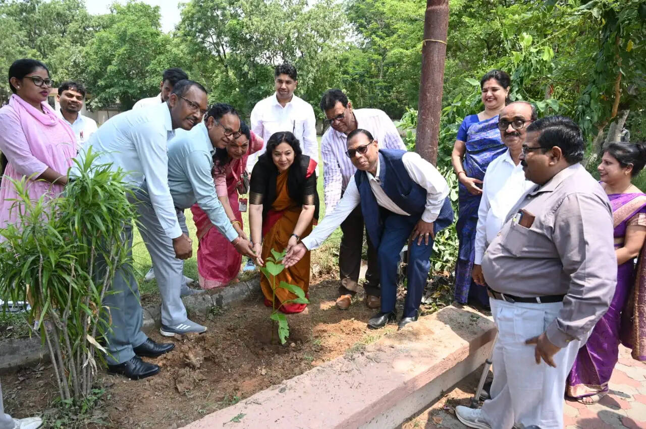 विकास और बेहतर भविष्य के लिए प्रकृति का संरक्षण जरूरी : कुलपति