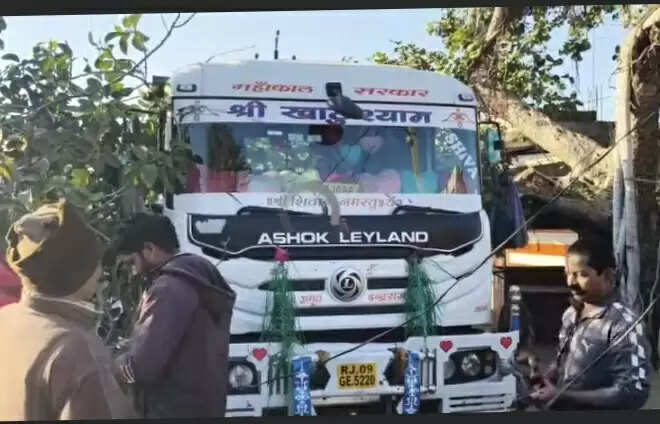 झाबुआ: डंपर की टक्कर से गिरे विद्युत पोल की चपेट में आकर बाइक सवार की मौत