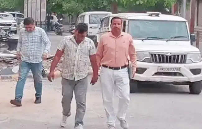 सोनीपत में रिश्वत लेते बिजली कर्मी रंगे हाथ गिरफ्तार