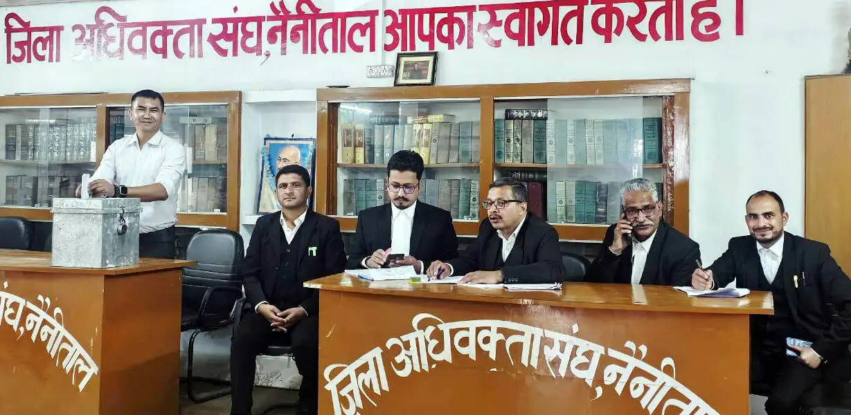 जिला बार चुनाव में 16 टेंडर वोट डाले, बुधवार को मतदान