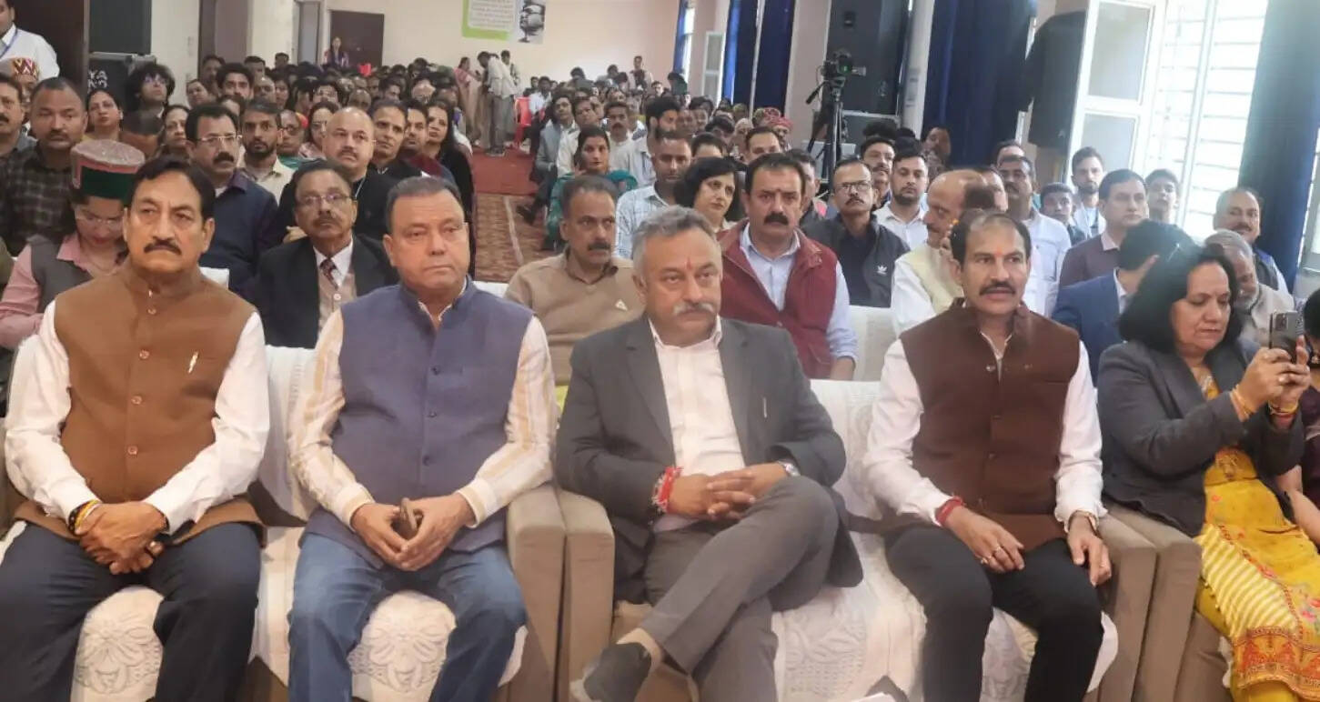 विद्यार्थियों को गुणवत्तापूर्ण शिक्षा देना सरकार की प्राथमिकता : रोहित ठाकुर
