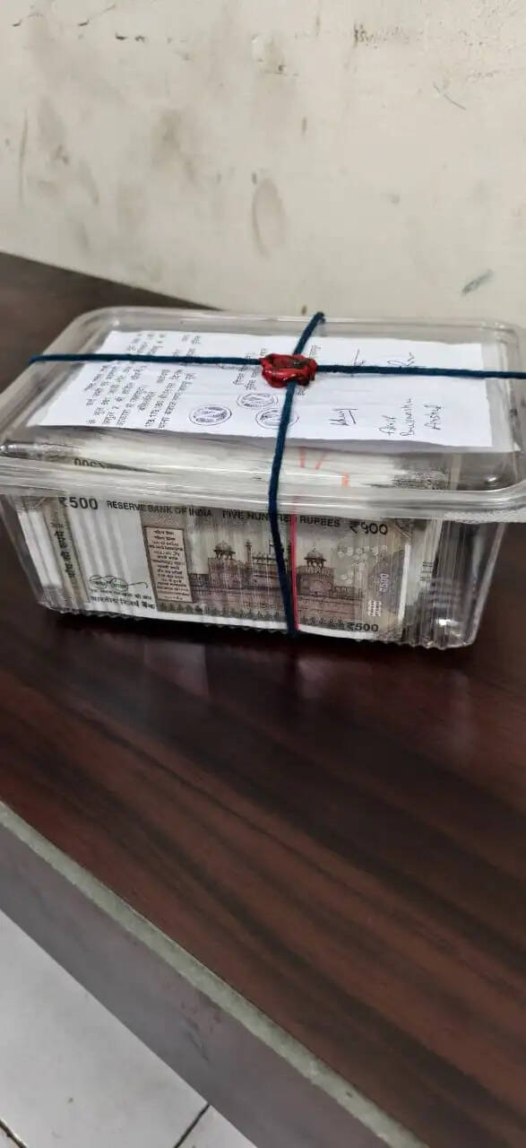 नगर निगम चुनाव में खपाने लाए 4.30 लाख के जाली नोट