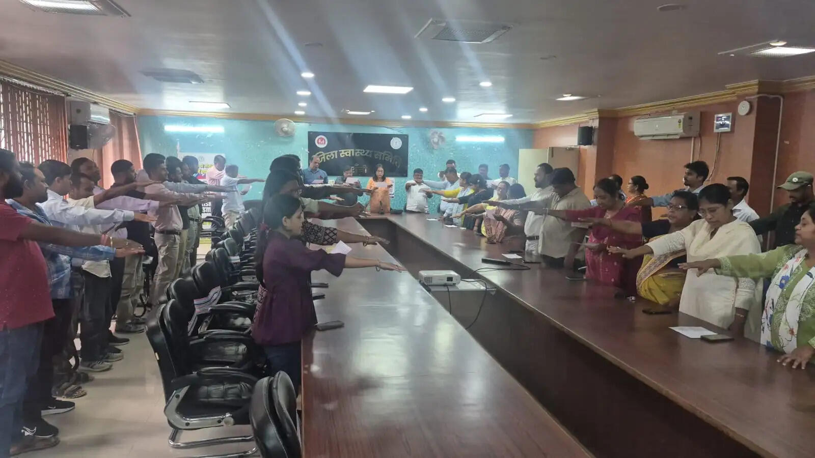 सदर अस्पताल में स्वास्थ्य कर्मियों ने ली तंबाकू मुक्त रहने की शपथ