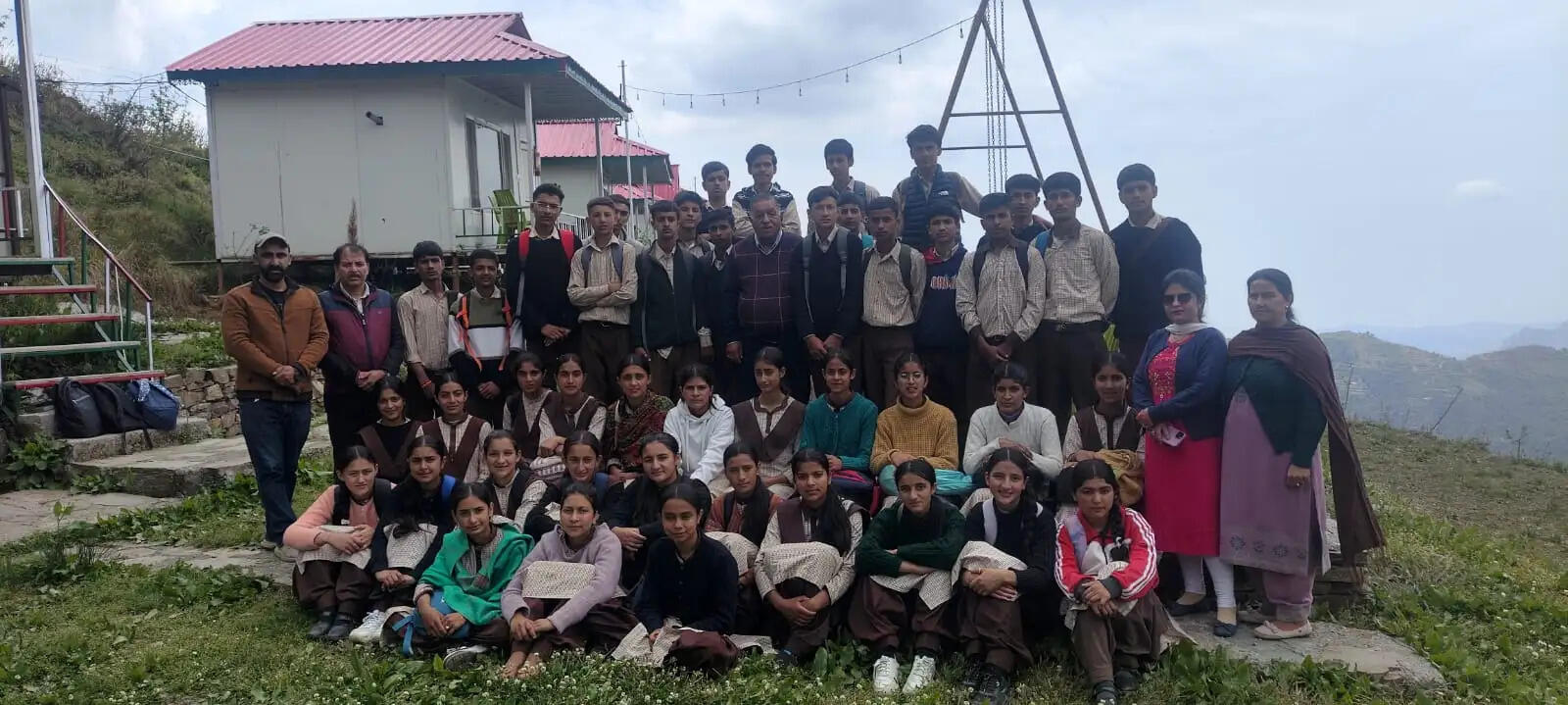 दीदग स्कूल के विद्यार्थियों ने मानव हिल रिसॉर्ट में सीखी पर्यटन व्यवसाय की बारीकियां।