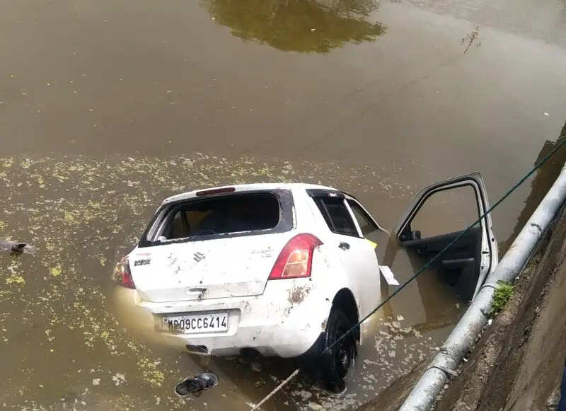 मप्र के राजगढ़ जिले में कार डैम में गिरी, चार की मौत