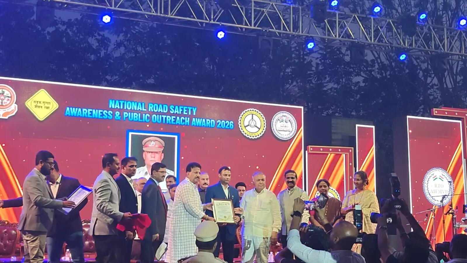 इंस्पेक्टर दिनेश सिंह नेशनल रोड सेफ्टी एक्सीलेंस अवार्ड 2026 से सम्मानित