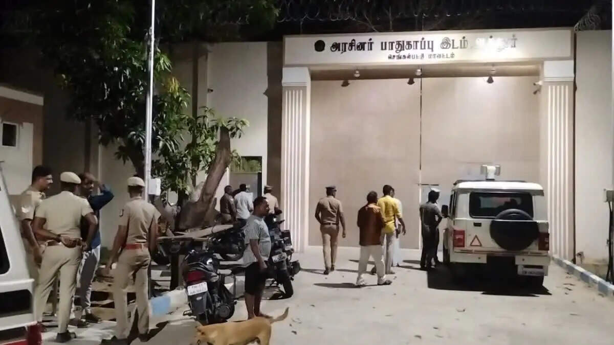 चेंगलपट्टू के सरकारी संरक्षण केंद्र से 12 किशोर वार्डन और सुरक्षाकर्मी पर हमला कर हुए फरार, तीन लोगों से की लूटपाट