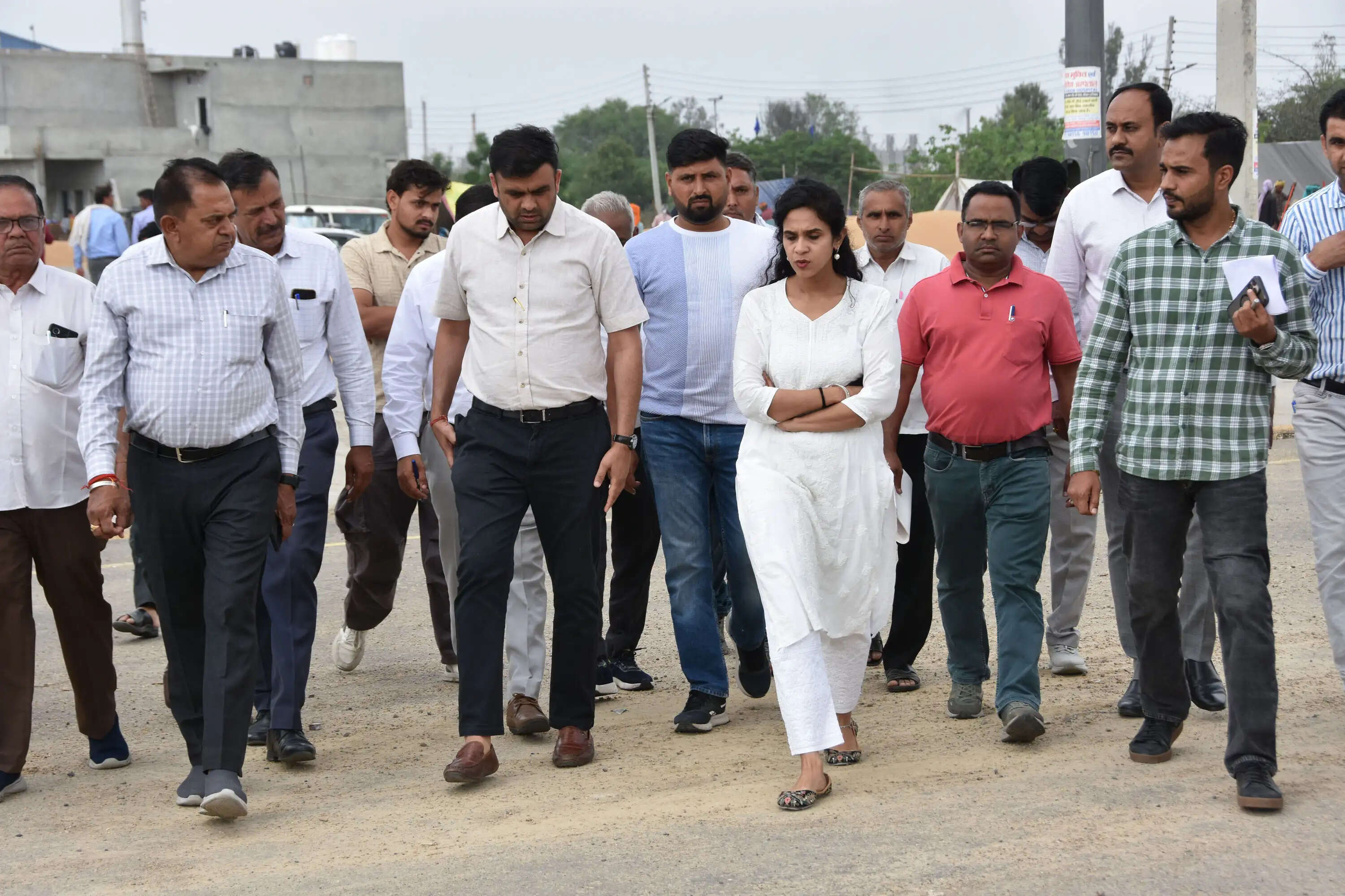 कैथल : डीसी ने किया अनाज मंडी का दौरा, खरीद प्रक्रिया का लिया जायजा