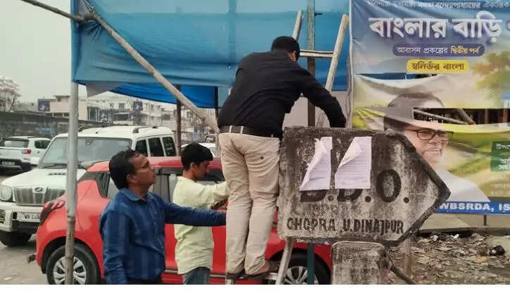 चोपड़ा में आचार संहिता लागू होते ही प्रशासन की कार्रवाई, सरकारी जगहों से हटाए गए पोस्टर-बैनर