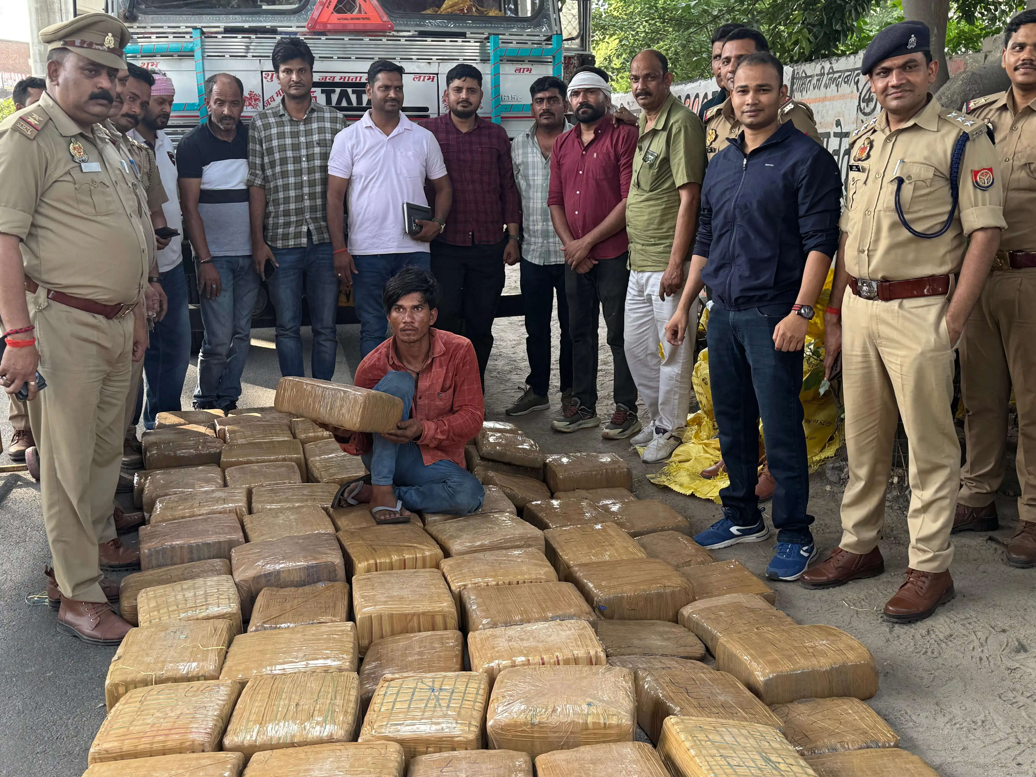 ओडिशा से आगरा जा रही 10 करोड़ की मादक पदार्थ की खेप कानपुर में पकड़ी गई, चालक गिरफ्तार