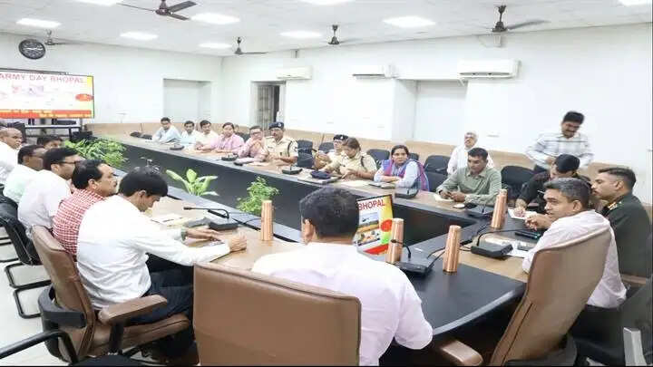 भोपाल में आयोजित होगी भव्य ‘आर्मी डे परेड–2027’, कलेक्टर ने की तैयारियों की समीक्षा