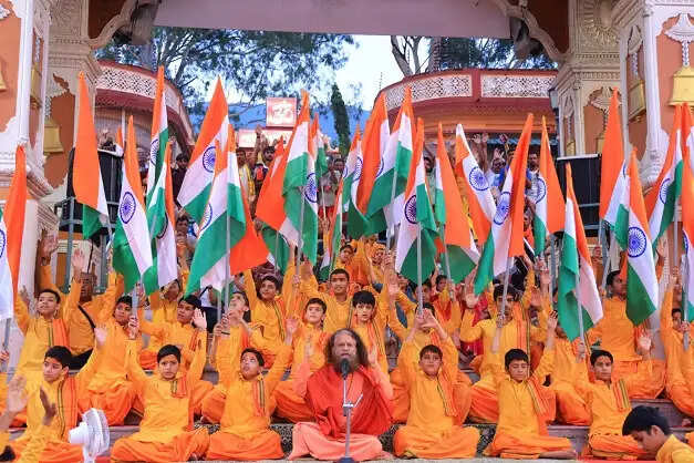 परमार्थ की गंगा आरती अमर वीरों को समर्पित