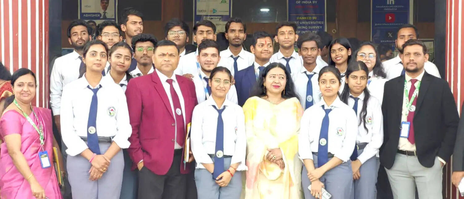 फार्मेसी छात्रों ने प्रोजेक्ट और मॉडल का किया बेहतरीन प्रदर्शन श