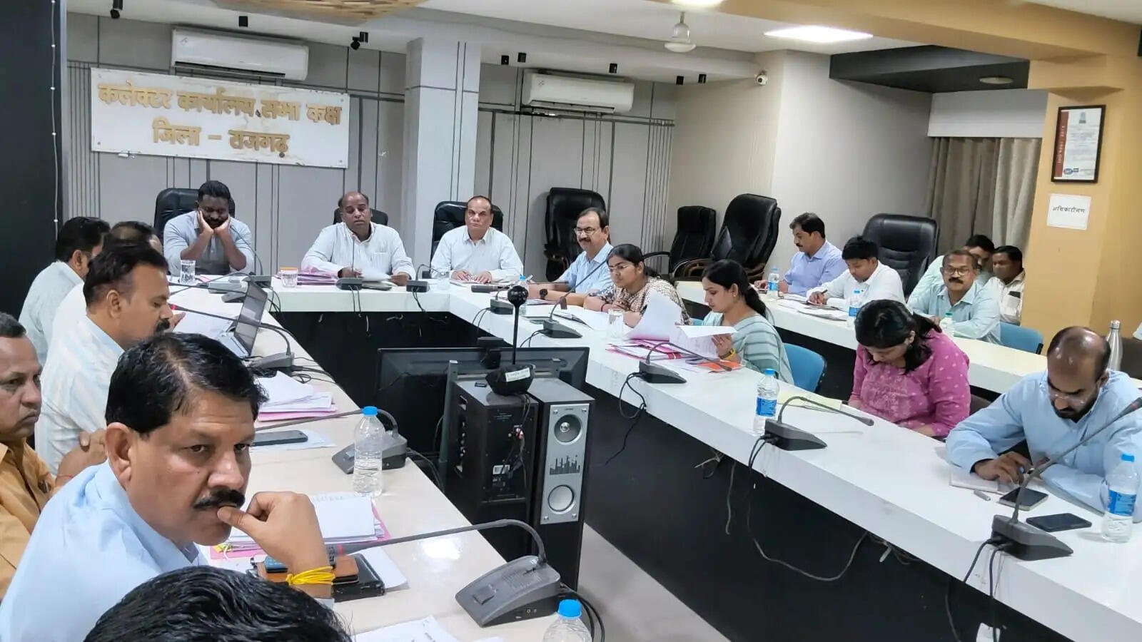 राजगढ़ःकलेक्टर डॉ. मिश्रा की अध्यक्षता में समय-सीमा बैठक, लापरवाही पर सख्त कार्रवाई के निर्देश