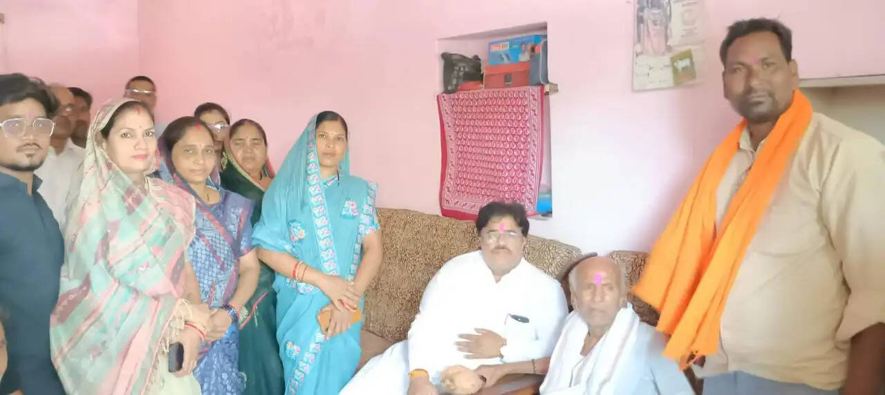 धमतरी : प्रबुद्ध जन सम्मान समारोह में वरिष्ठजनों का हुआ भिनंदन, विकसित भारत के संकल्प पर जोर