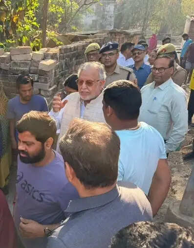 तरना क्षेत्र में गंदगी के कारण मच्छरों की भरमार, प्रभारी मंत्री ने अधिकारियाें काे लगाई फटकार