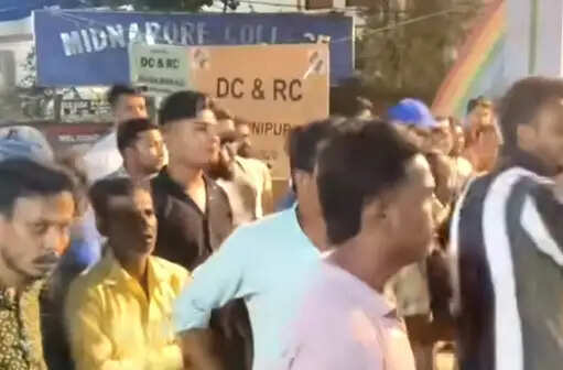 मेदिनीपुर में स्ट्रांग रूम के बाहर देर रात हंगामा, पुलिस ने संभाला मोर्चा