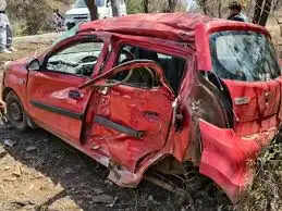 शिवपुरी-श्योपुर हाईवे पर कार पलटी, दंपती सहित 7 वर्षीय बेटी घायल,&nbsp;बच्ची की हालत नाजुक