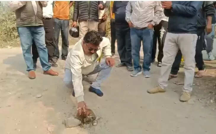 'आमादेर पाड़ा-आमादेर समाधान'&nbsp;कैंप&nbsp;से गांव को मिली पक्की सड़क की सौगात