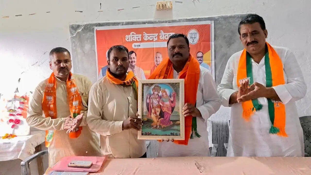 कार्यकर्ता ही अपने-अपने बूथ के मोदी-योगी, घर-घर पहुंचाएं सरकार की उपलब्धियां : राकेश बिंद