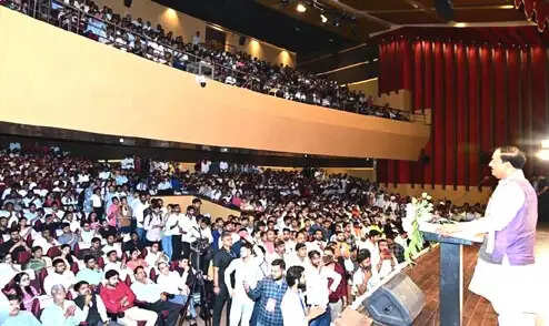 युवा अपने परिश्रम व प्रतिभा से राष्ट्र निर्माण में निभाएं अग्रणी भूमिका : केशव प्रसाद मौर्य