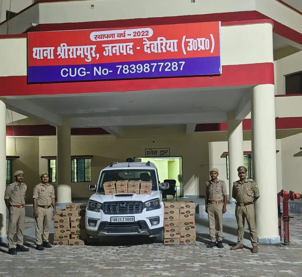 देवरिया : पुलिस ने स्कॉर्पियो से 612 लीटर अवैध शराब बरामद की, फरार चालक की तलाश जारी