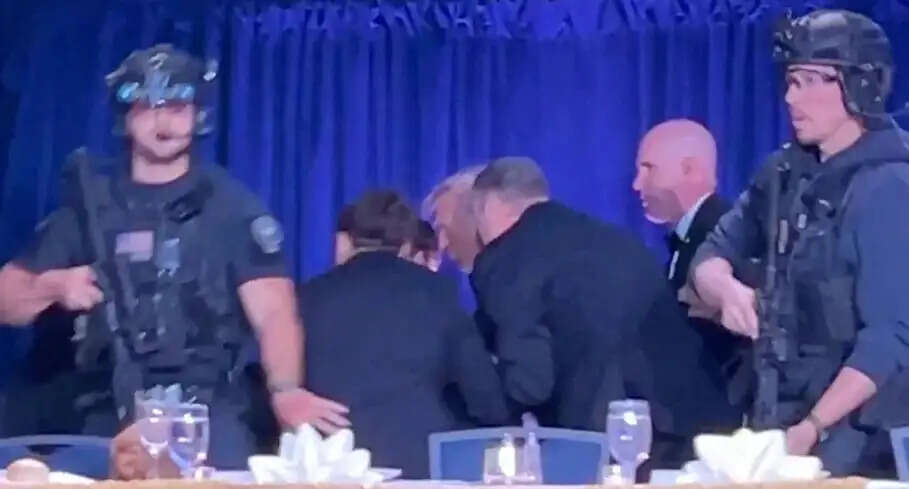 अमेरिकी में व्हाइट हाउस कॉरेस्पोंडेंट्स डिनर के दौरान चली गोली, राष्ट्रपति ट्रंप पूरी तरह सुरक्षित