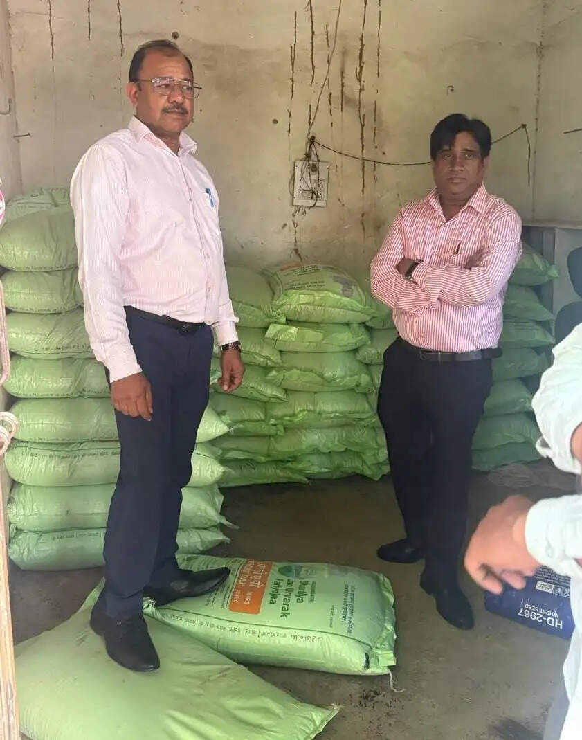 नूंह में खाद की पर्याप्त उपलब्धता, किसान अग्रिम में करें खरीद: डॉ. अनिल कुमार