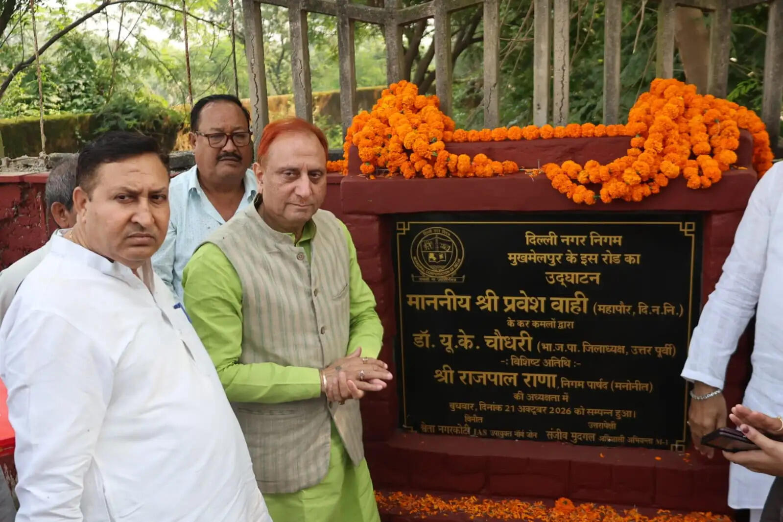 मुखमेलपुर गांव में महापौर प्रवेश वाही ने सड़क का किया उद्घाटन
