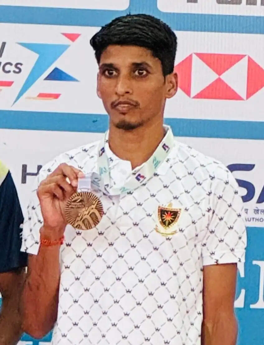 वाराणसी : बरेका के अजय कुमार बिंद ने राष्ट्रीय एथलेटिक्स चैंपियनशिप में जीता कांस्य पदक