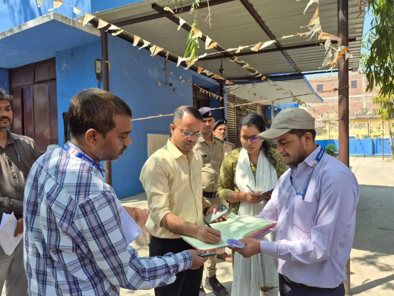 जिलाधिकारी ने किया बाल सुधार गृह का औचक निरीक्षण