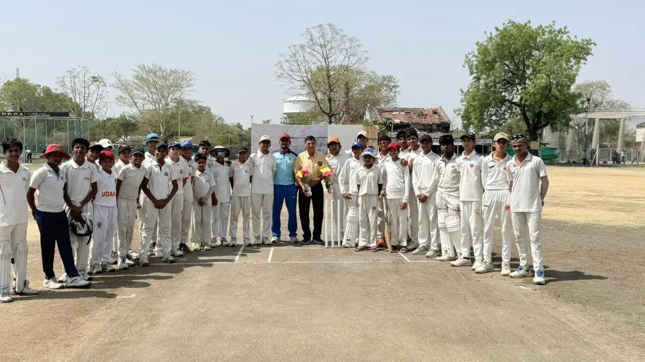 नर्मदापुरम ने उड़ान क्रिकेट अकादमी को 6 विकेट से हराया