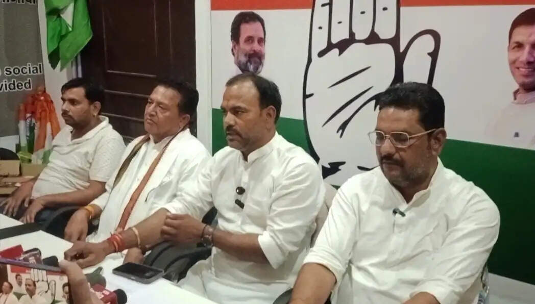 अशोकनगर: विधायक गायब, शिलालेख पर पूर्व विधायक हाजिर! डाकघर लोकार्पण से छिड़ा सियासी संग्राम