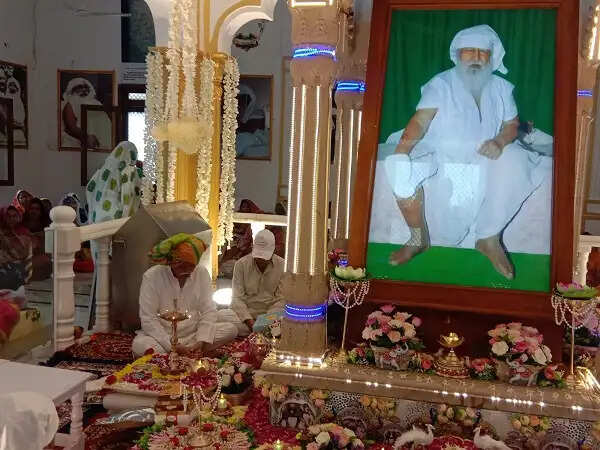 इंदौर: गुरु पूर्णिमा पर जयगुरुदेव आश्रम में उमड़ा श्रद्धा का सैलाब