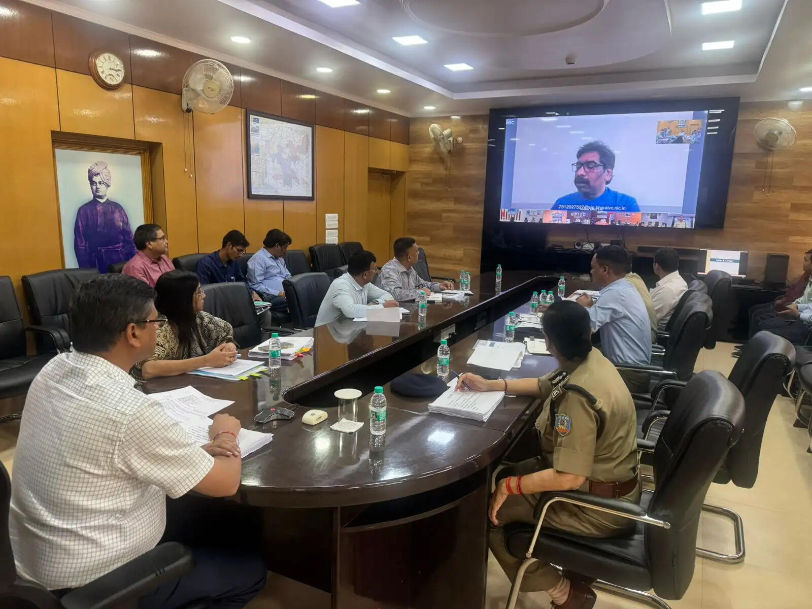 भू-माफियाओं को किसी भी प्रकार का कोई संरक्षण न मिले यह सुनिश्चित करें : मुख्यमंत्री