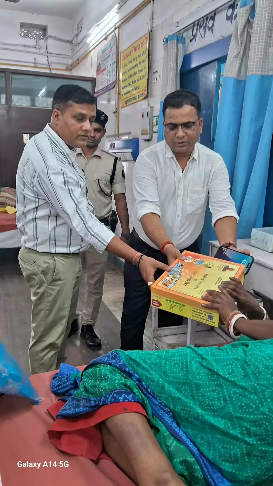 जननी एवं बाल सुरक्षा को लेकर एसडीएम ने किया जच्चा बच्चा किट का वितरण